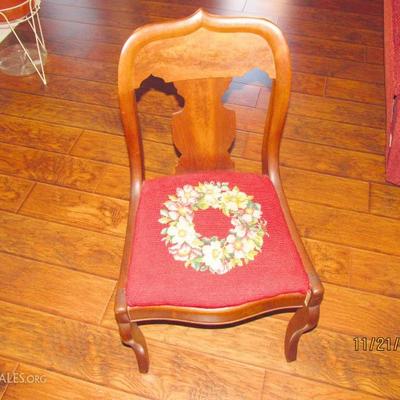 ANTIQUE SMALL CHAIR