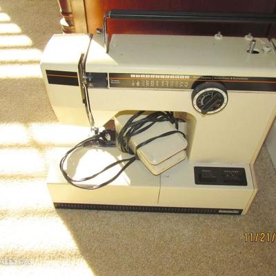 ELECTRIC SEWING MACHINE NO CABINET