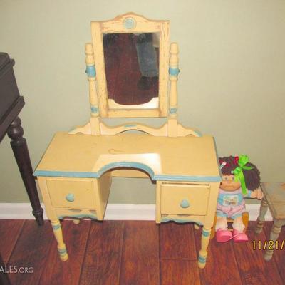 ANTIQUE CHILD'S DRESSER THAT IS IN EXCELLENT CONDITION WITH TOP MIRROR, THIS UNIT IS VERY UNCOMMON AND UNIQUE, AS IS VERY SCARCE TO FIND...