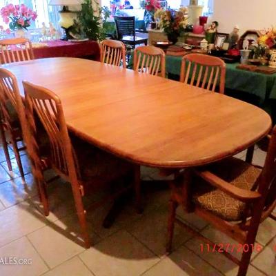 BENNY LINDEN Danish Modern teak wood dining table with 8 chairs