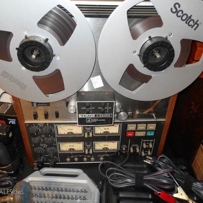 This reel to reel looks to be in excellent condition