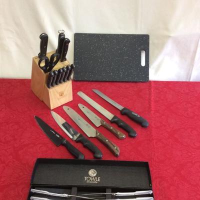 Lot # 40 - Towle steak knifes, Sabatier knives and accessories $ 60.00