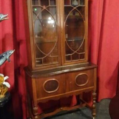VINTAGE DISPLAY CABINET OR HUTCH WITH GLASS SHELVES