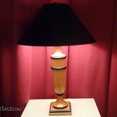 NEOCLASSICAL WOOD TABLE LAMP