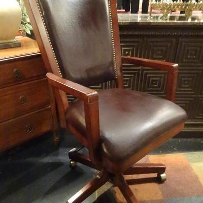 LEATHER EXECUTIVE DESK CHAIR