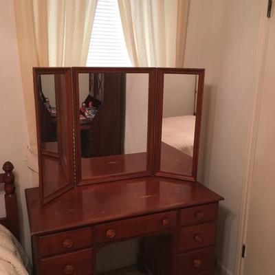 Dresser with tri-fold mirror