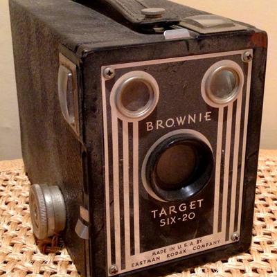 Art Deco Vintage Eastman Kodak Brownie Target Six-20 Box Film Camera