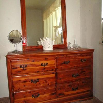Murphy Furniture Cedar 6-Drawer Dresser with Mirror