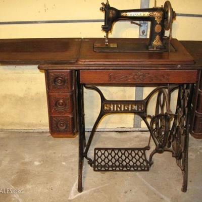 Antique Singer Sewing Machine Model #3438387, Patent August 2,1892.