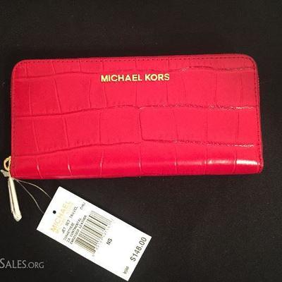 Authentic Michael Kors Embossed Leather Zip Around Accordian in Chile
