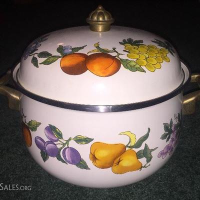Essence Pot and Lid
