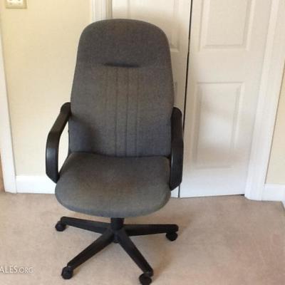 Lot 052. Swivel Office Chair.

 

Adjustable swivel office chair with blue/grey fabric seat. Fair condition with some staining, just...