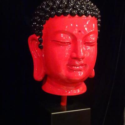 BUDDHA HEAD SCULPTURE ON BLACK GRANITE BASE, FIBERGLASS MOLDED COMPOSITION IN RED AND BLACK