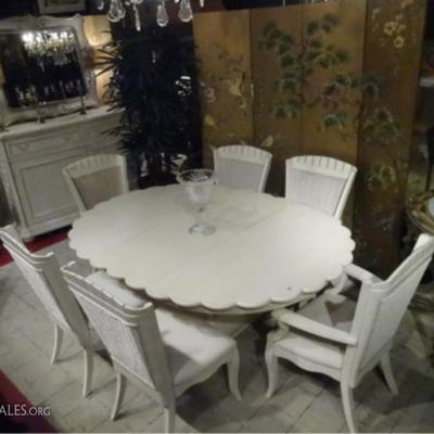 ROBB AND STUCKY DINING TABLE WITH LEAF AND 6 CHAIRS IN TROPICAL WHITE