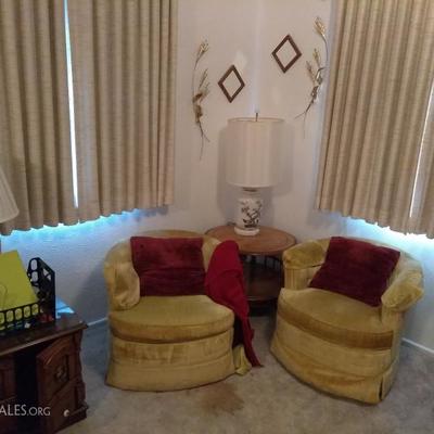 Vintage chairs, lamp & end table