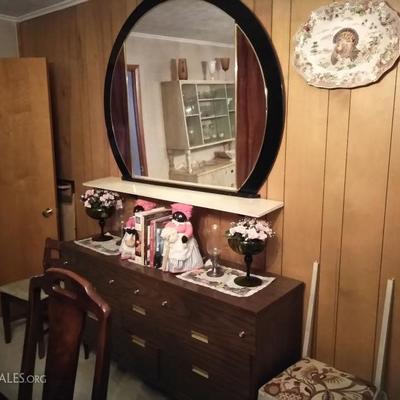 Large round mirror, interior dÃ©cor, dark wood buffet cabinet