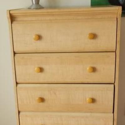 MMM004 Sauder Five-Drawer Dresser and 