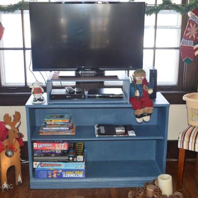 flat screen tv,, games, Christmas decor