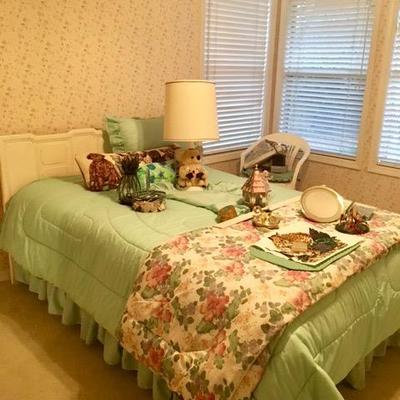 Bed, bedding, sheets and towels