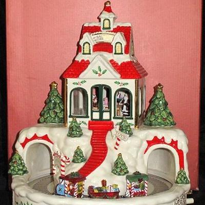 Holiday (Dimension) by Lenox: Santa's Workshop Toyland Musical Centerpiece 