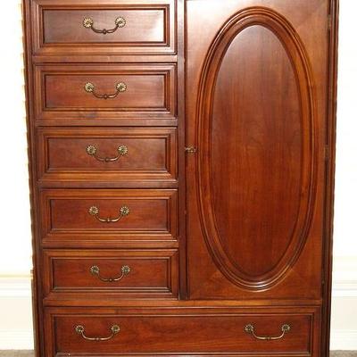 Lexington Furniture Cherry Gentlemen's Chest:  Features 5 Drawers with Single door 4-Shelf Side Cabinet below 2 small accessories drawers...
