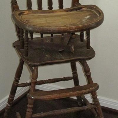 Vintage Dark Wood Highchair (needing much TLC)