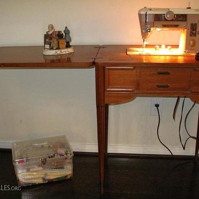 Cabinet Model Singer Sewing Machine #401A
