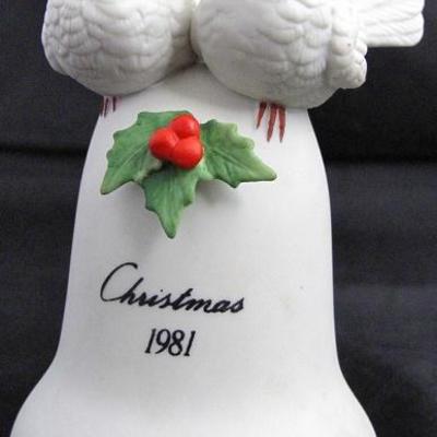1981 Christmas Musical Porcelain Bell