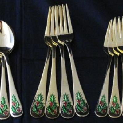 Hollyberry pattern 20 piece gold plated stainless flatware: 5 Piece Place Setting Service For 4:
soup spoons, teaspoons, dinner forks,...