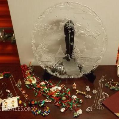 WPM101 Mikasa Platter, Costume Jewelry, Wallets & More!
