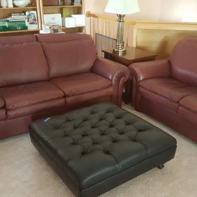 GORGEOUS LEATHER LIVING ROOM SET
