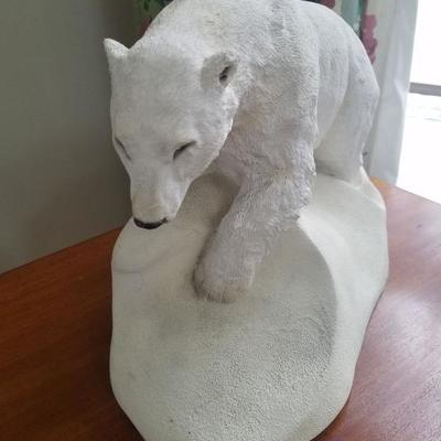 Large polar bear sculpture!