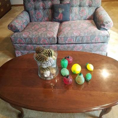 Coffee table & glass fruit