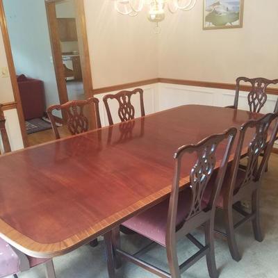Stunning antique dining room table & chairs!