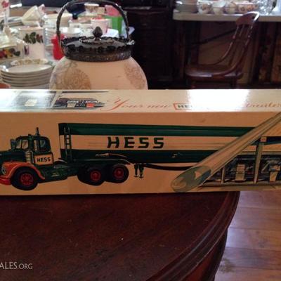 19872 Hess tanker truck -- the rare one from British Colony of Hong Kong -- MIB condition