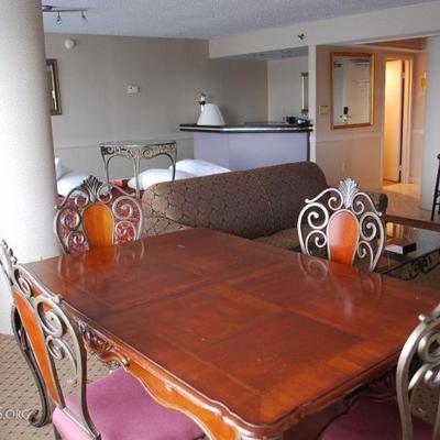 Executive Suite 911
