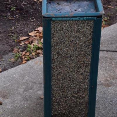 Waste bin