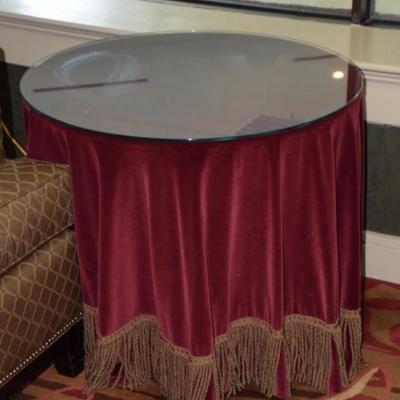 Pair round tables