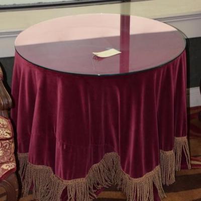 Pair round tables
