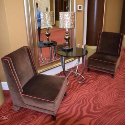 Round table, lamp and chairs