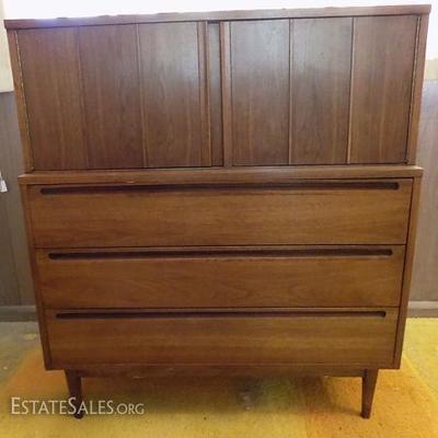 AVT015 Vintage Wooden Dresser
