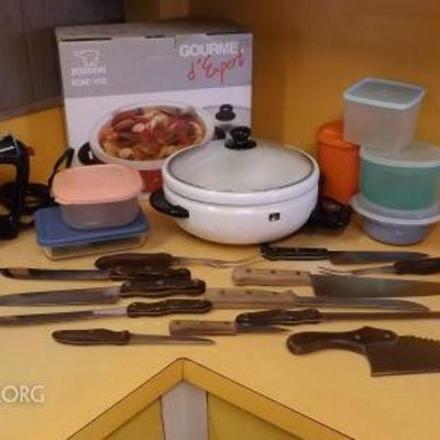 AVT010 Zojirushi Cooker, GE Iron, Tupperware & Assorted Knives
