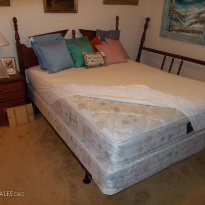 Spindle queen frame $99
62 X 48"