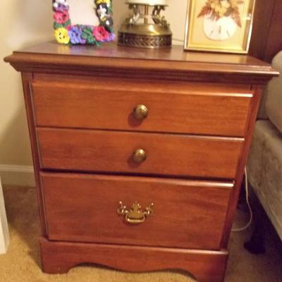 Night stand $45
21 X 15 X 22"