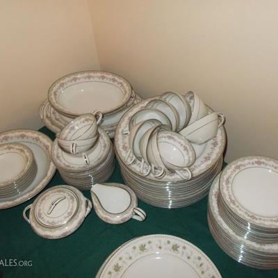 Noritake Glenwood 75 pieces $140