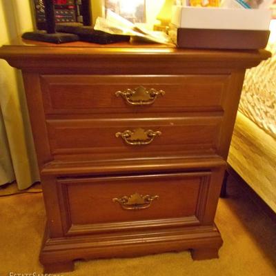 Night stand $45
24 X 17 X 27"