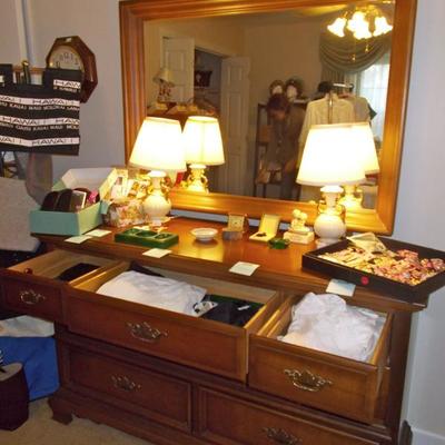 Dresser with mirror $280
56 X 19 X 33"
mirror 45 X 32"