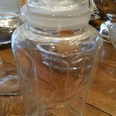 Apothecary jar with lid
