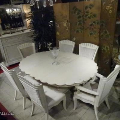 TROPICAL WHITE DINING SET, SCALLOPED EDGE DINING TABLE WITH LEAF AND 6 RATTAN BACK CHAIRS BY ROBB AND STUCKY