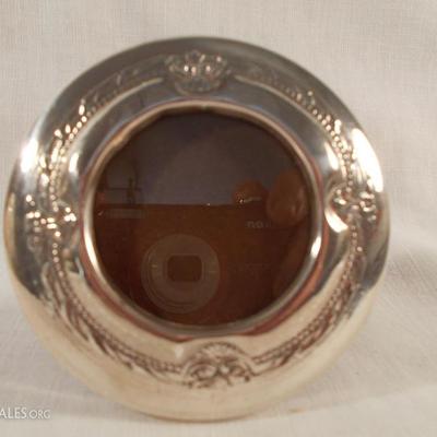 Round 800 Sterling Frame on Velvet
This is 3 Â¼â€ round. The hall mark is 810FL.
$48